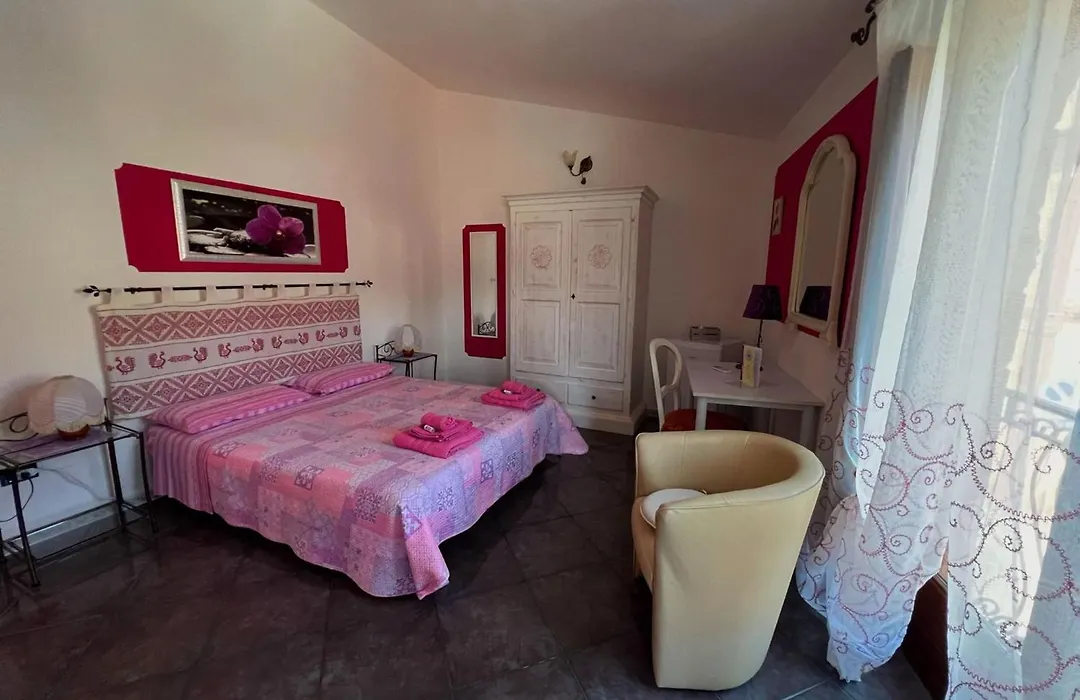 Locazioni Brevi La RosaViola GUEST ROOMS-1